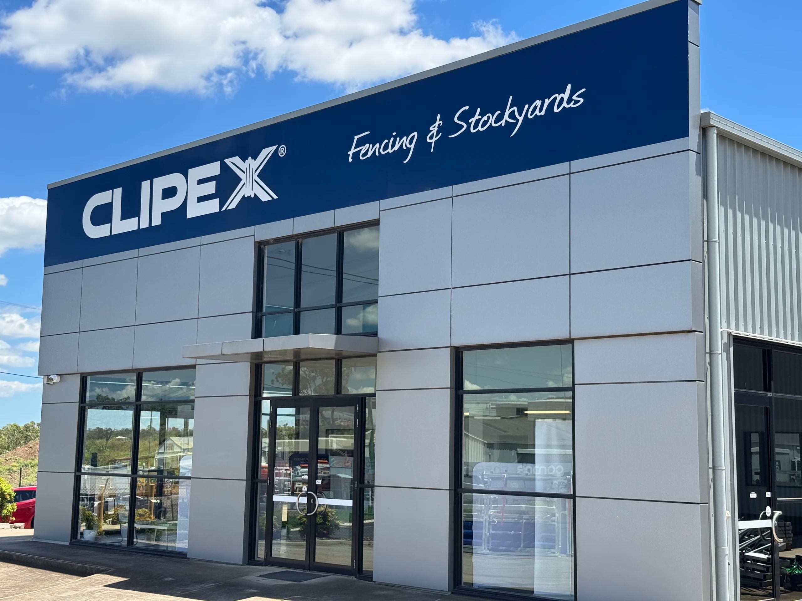 Clipex Fencing & Stockyards building signage, Toowoomba