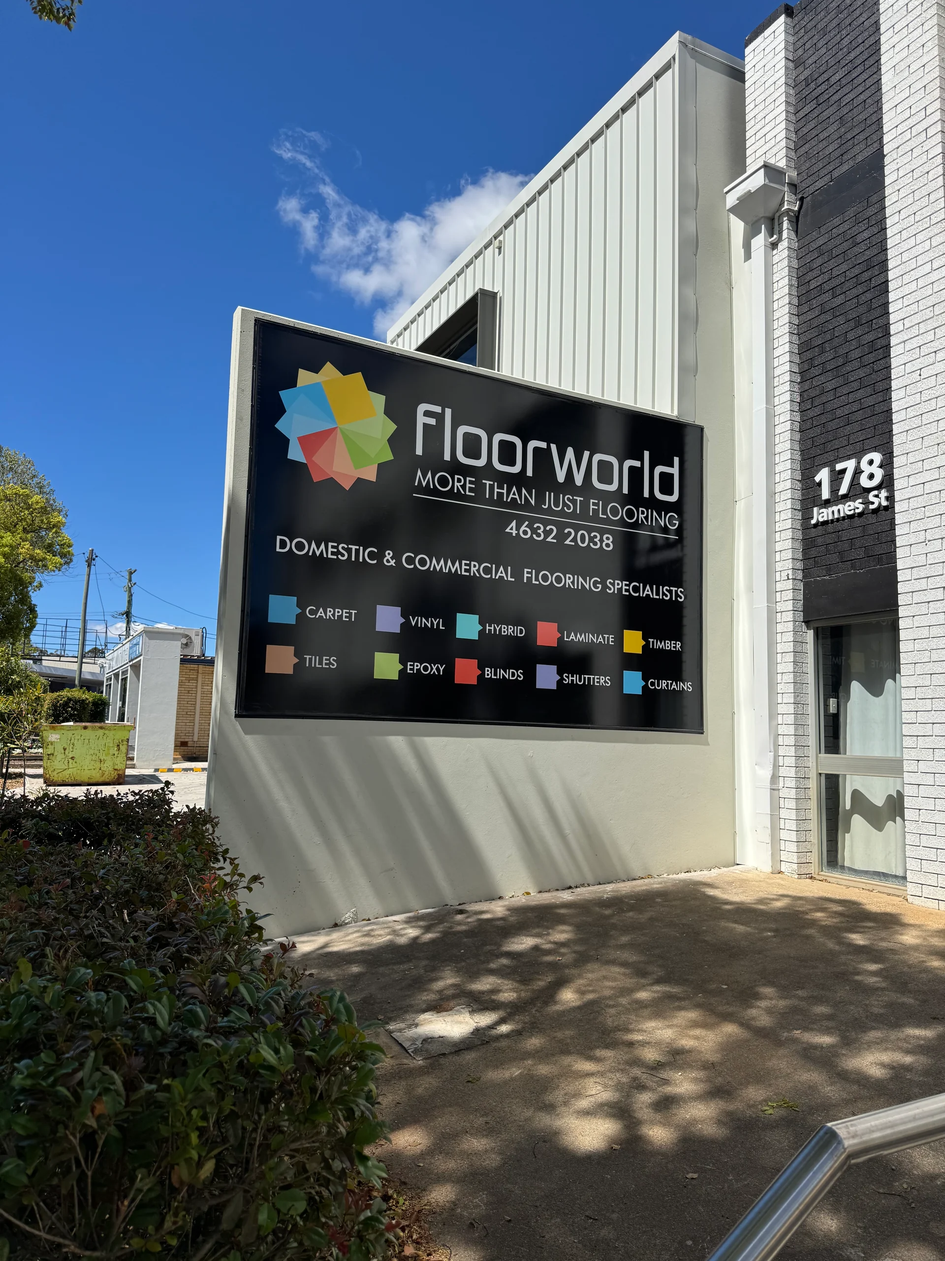 Floorworld building sign, Toowoomba
